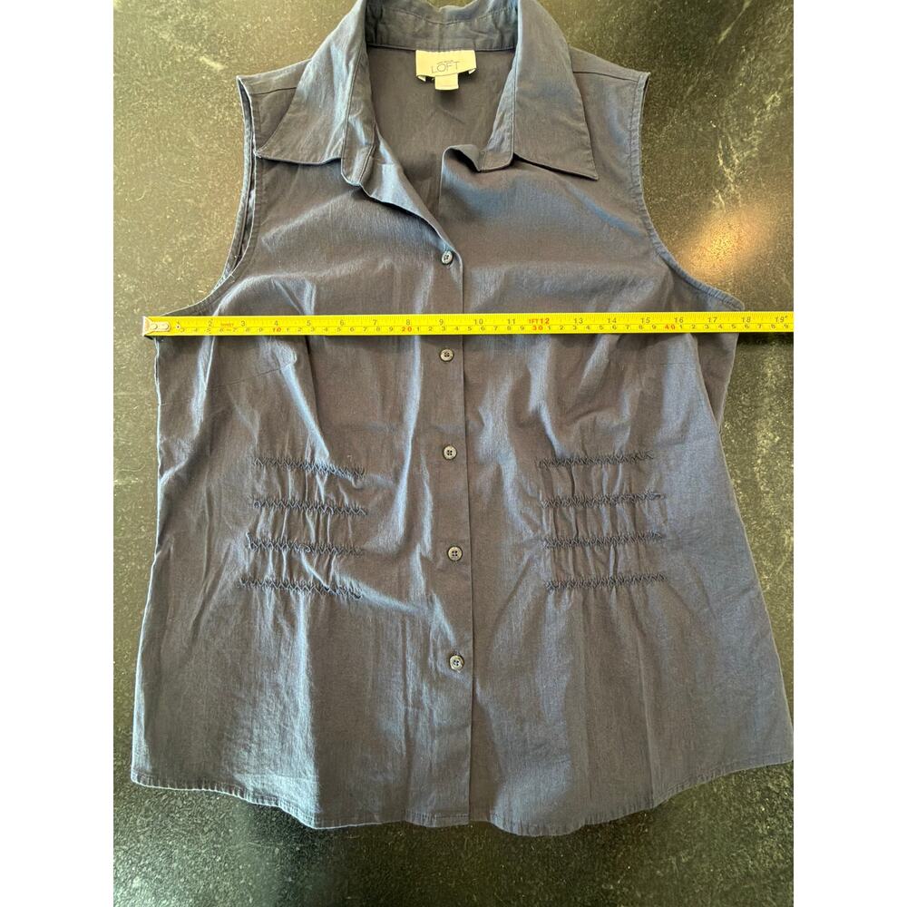 Ann Taylor LOFT Navy sleevless button up camp shirt SZ 10 - Picture 5 of 7